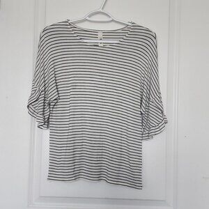 JOLIE  Ruffle Sleeve Top Size Small